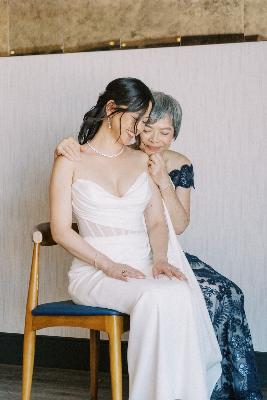 sweet moment with bride and mom