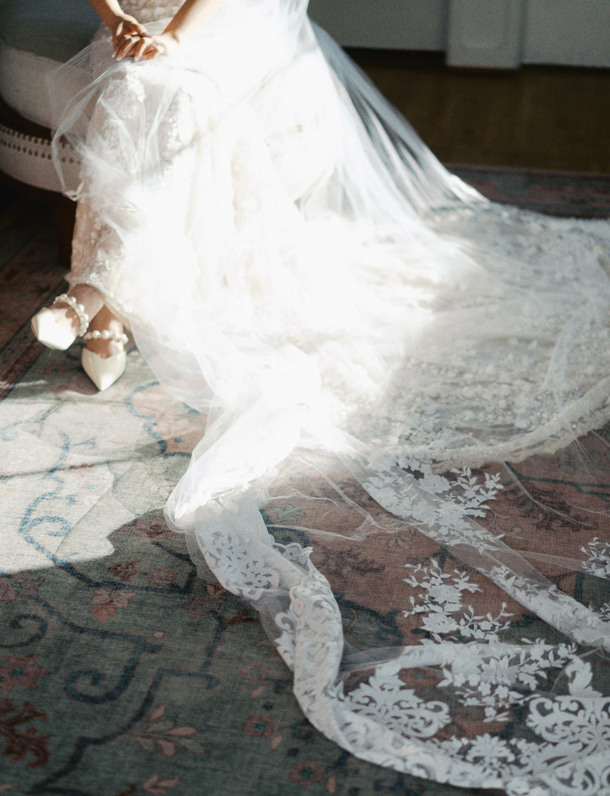 bride shoes and veil